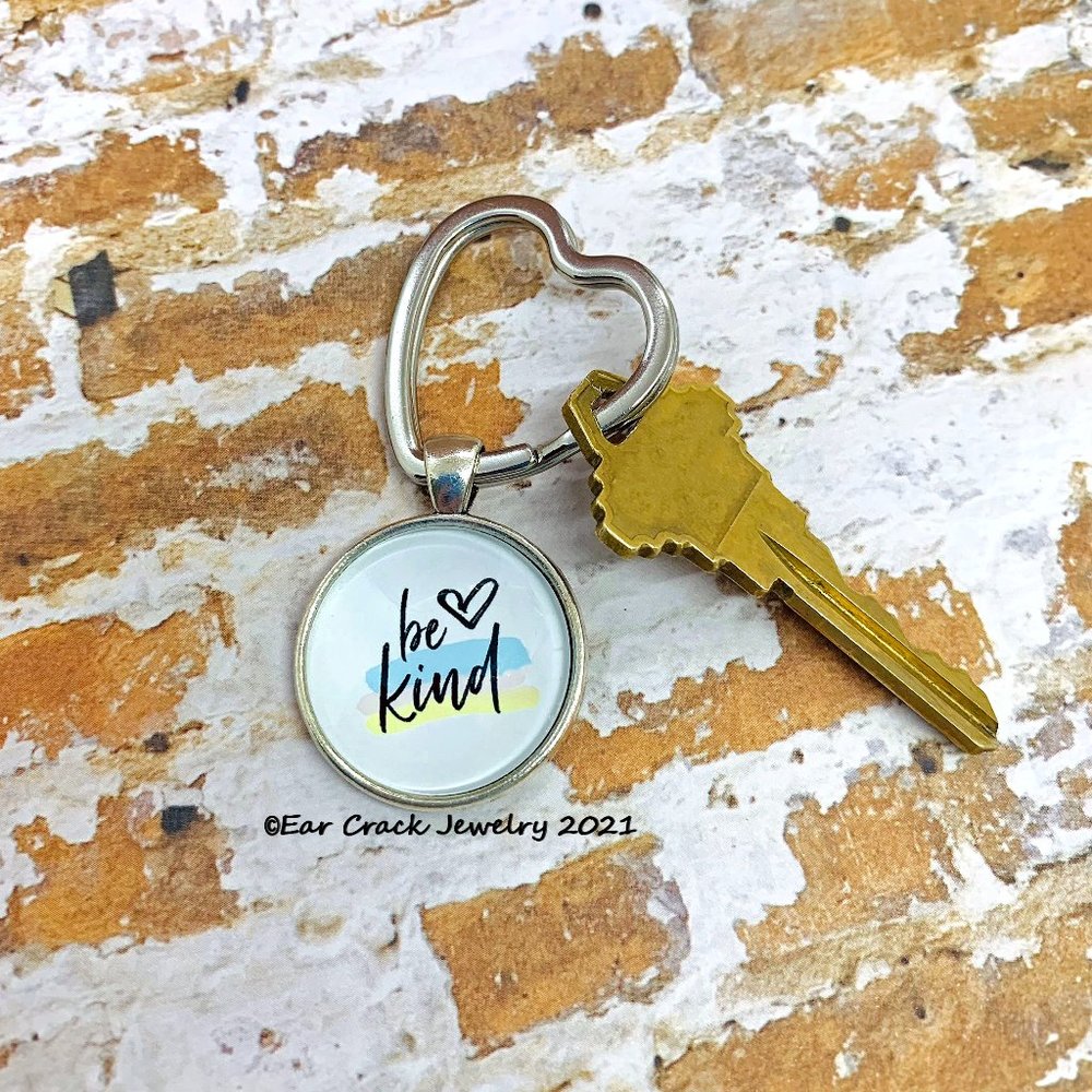 Handmade - Be Kind Keychain - Picture 2 of 2